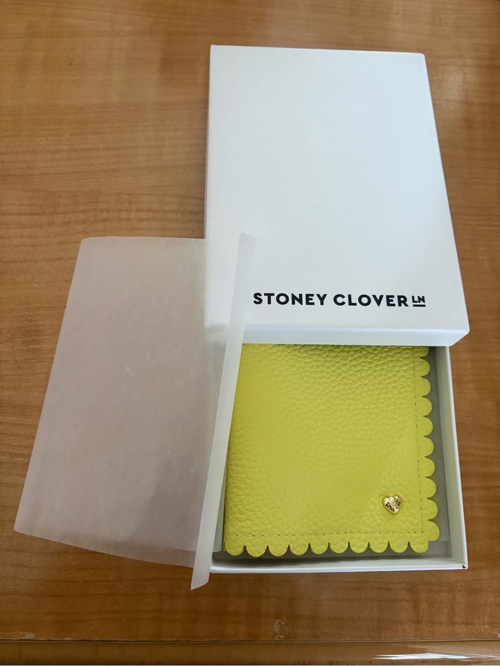 BNWT Stoney Clover Lane lime leather passport holder - Picture 4 of 5